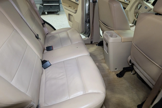 Ford Escape cũ khiến đại lý thu mua hết hồn: Bẩn đến mức phải đeo mặt nạ phòng độc- Ảnh 20. Ford Escape cũ khiến đại lý thu mua hết hồn: Bẩn đến mức phải đeo mặt nạ phòng độc- Ảnh 20.