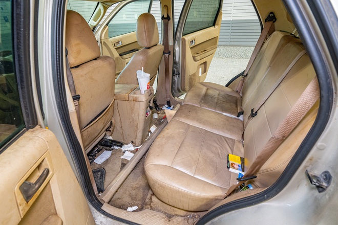 Ford Escape cũ khiến đại lý thu mua hết hồn: Bẩn đến mức phải đeo mặt nạ phòng độc- Ảnh 21. Ford Escape cũ khiến đại lý thu mua hết hồn: Bẩn đến mức phải đeo mặt nạ phòng độc- Ảnh 21.