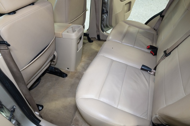 Ford Escape cũ khiến đại lý thu mua hết hồn: Bẩn đến mức phải đeo mặt nạ phòng độc- Ảnh 22. Ford Escape cũ khiến đại lý thu mua hết hồn: Bẩn đến mức phải đeo mặt nạ phòng độc- Ảnh 22.
