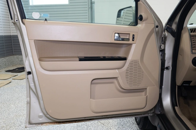 Ford Escape cũ khiến đại lý thu mua hết hồn: Bẩn đến mức phải đeo mặt nạ phòng độc- Ảnh 14. Ford Escape cũ khiến đại lý thu mua hết hồn: Bẩn đến mức phải đeo mặt nạ phòng độc- Ảnh 14.