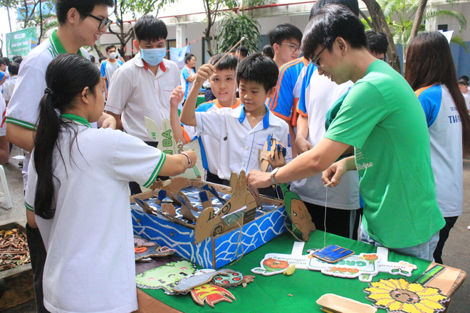 Teen Trường TH-THCS-THPT Thanh Bình tự tin diện trang phục làm từ ni lông, giấy cũ- Ảnh 10.