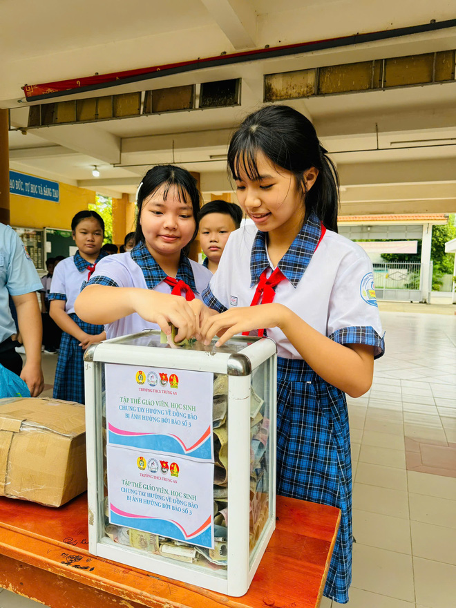 Những tấm lòng học sinh TP.HCM hướng về đồng bào vùng bão lũ- Ảnh 3.