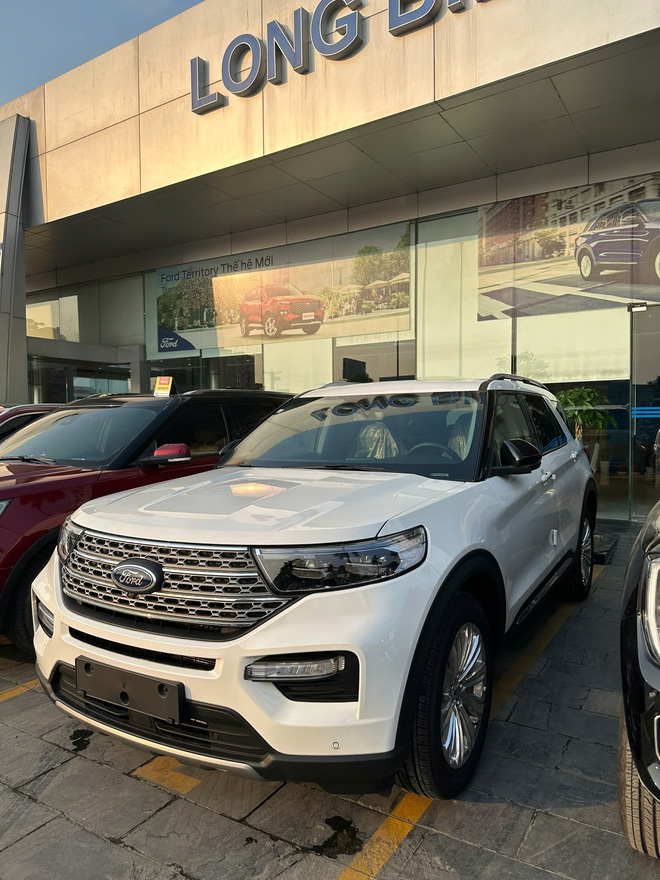 Tin tức giá xe: Ford Explorer giảm tới 249 triệu tại đại lý, nhưng có một điểm cần đánh đổi - Ảnh 1.