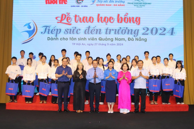 100 tân SV Quảng Nam - Đà Nẵng được tiếp sức đến trường: Đã có những tấm lòng, đừng ngại bước tiếp! - Ảnh 16.