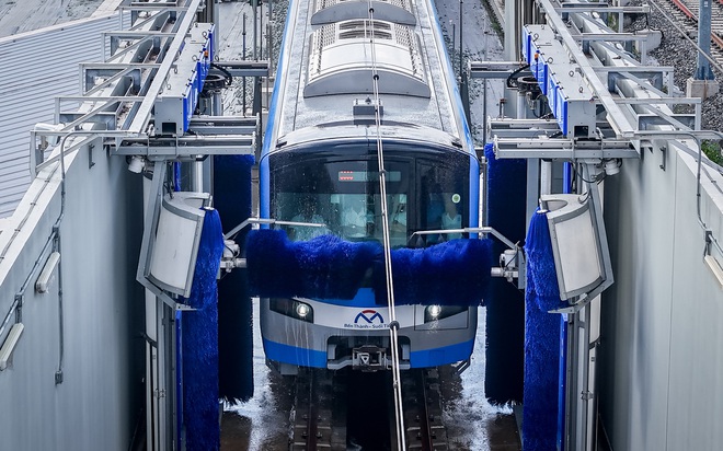 Cận cảnh hệ thống rửa tàu tự động tuyến metro số 1 - Ảnh 8.