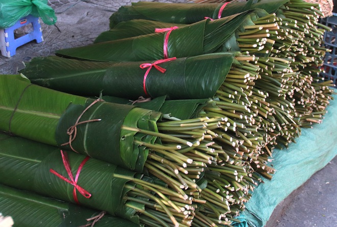 Chợ bán lá dong nhộn nhịp ngày cận Tết, mỗi năm chỉ họp một lần - Ảnh 3.