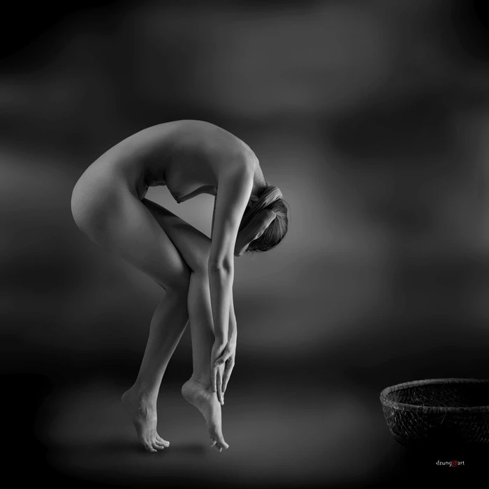 Người mẫu ảnh nude và thù lao qua tấm lưng trần - Ảnh 4.