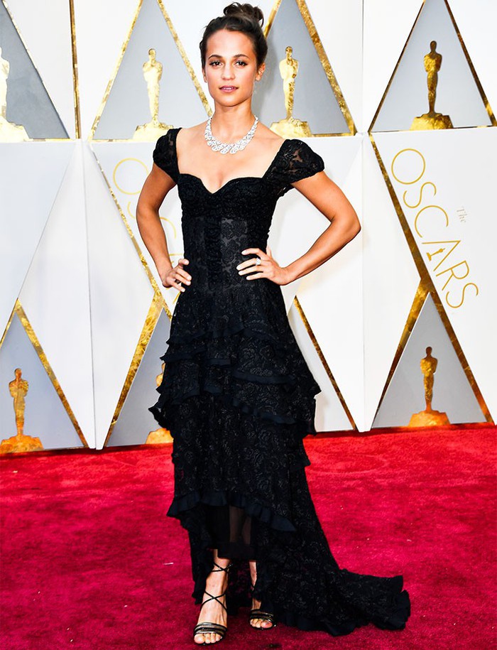 10 bộ váy Oscar được săn lùng nhiều nhất trên mạng năm 2017 - Ảnh 10. 10 bộ váy Oscar được săn lùng nhiều nhất trên mạng năm 2017 - Ảnh 10.