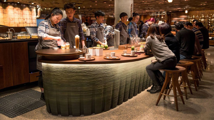 Cửa hàng Starbucks lớn nhất thế giới hay quán cà phê đầy ảo vọng - Ảnh 6.