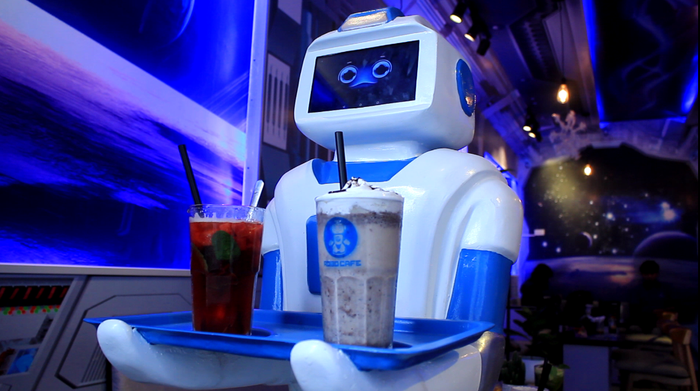 Nàng robot Made in Vietnam phục vụ trong quán cà phê - Ảnh 6.