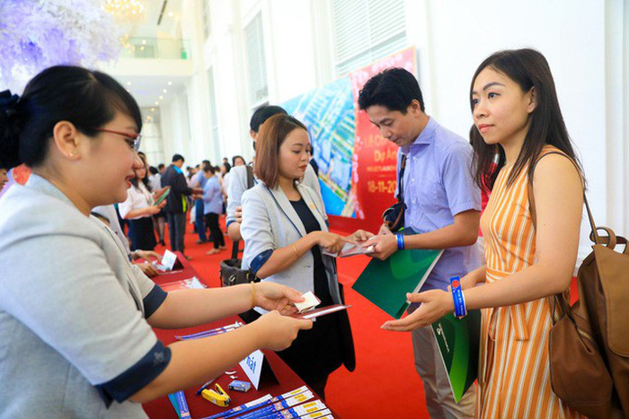 Chen chân mua nhà tại lễ mở bán căn hộ The Peak - Ảnh 3.