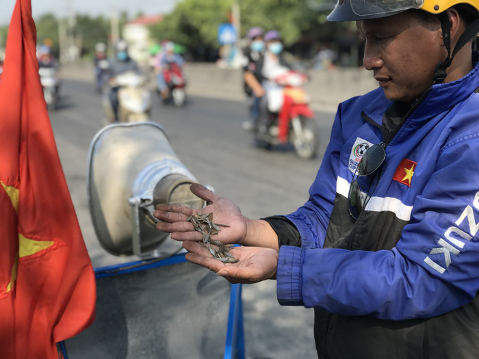 Người mang bình yên đến cho bà con về quê ăn tết - Ảnh 2.