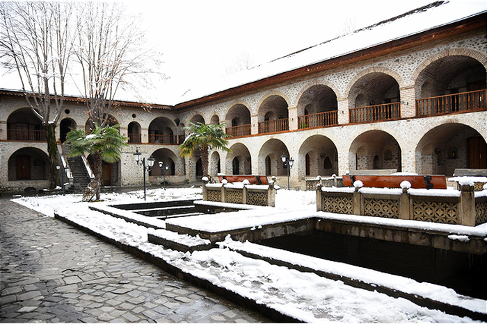 Thăm làng Sheki bé nhỏ bên dãy Caucasus hùng vĩ - Ảnh 8.