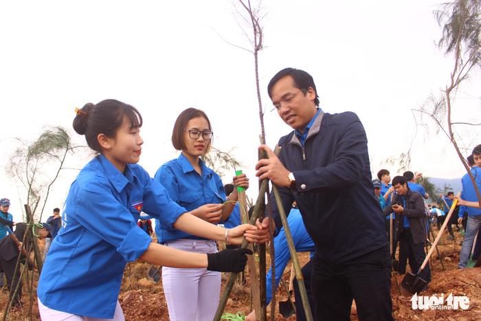 Trồng 5ha phi lao khởi công Tháng thanh niên - Ảnh 3.