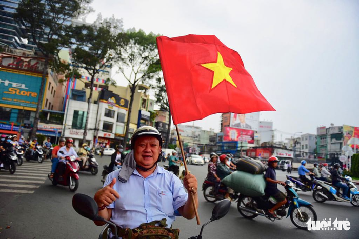 Người hâm mộ đội U-23 Việt Nam chờ trận bán kết lịch sử - Ảnh 10.