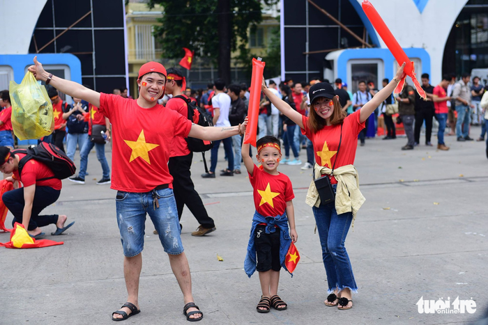 Người hâm mộ đội U-23 Việt Nam chờ trận bán kết lịch sử - Ảnh 12.