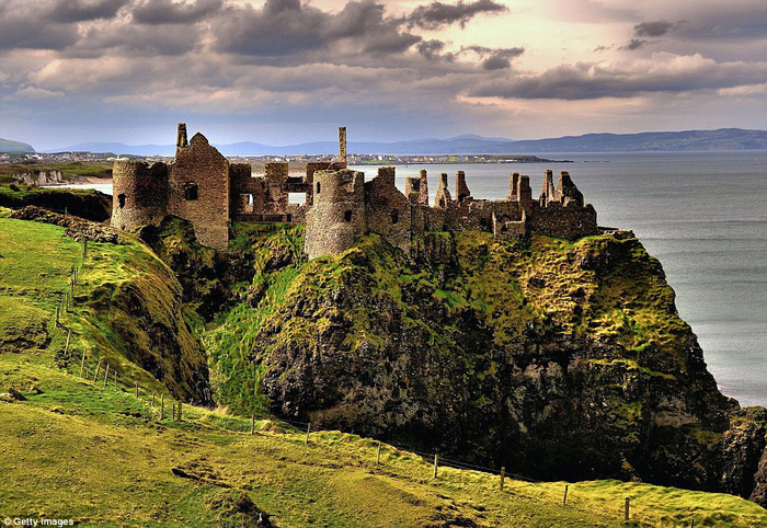 Vòng quanh các lâu đài bỏ hoang trên thế giới - Ảnh 17.