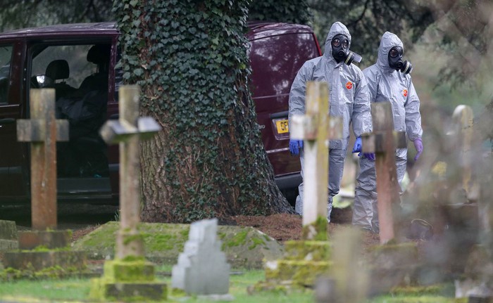 Giải mật chất độc thần kinh Novichok diệt khẩu cựu điệp viên Nga - Ảnh 3. Giải mật chất độc thần kinh Novichok diệt khẩu cựu điệp viên Nga - Ảnh 3.