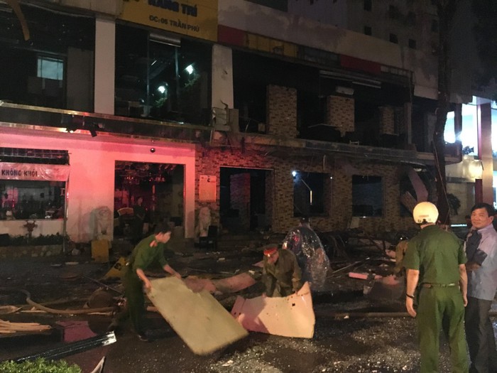 Một tòa nhà hai tầng nổ giữa đêm ở Nghệ An - Ảnh 8. Một tòa nhà hai tầng nổ giữa đêm ở Nghệ An - Ảnh 8.