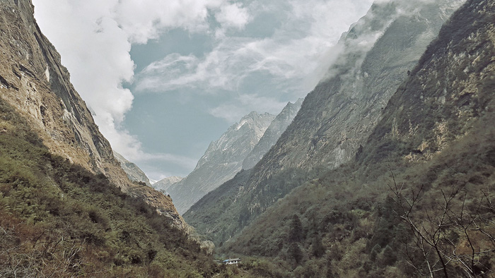 Ngắm những đỉnh núi ở Nepal đẹp lung linh trong tuyết - Ảnh 1.