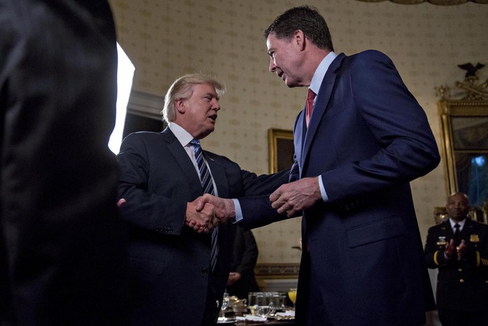 Tổng thống Trump muốn truy tố ông Comey vì cuốn hồi ký - Ảnh 1.