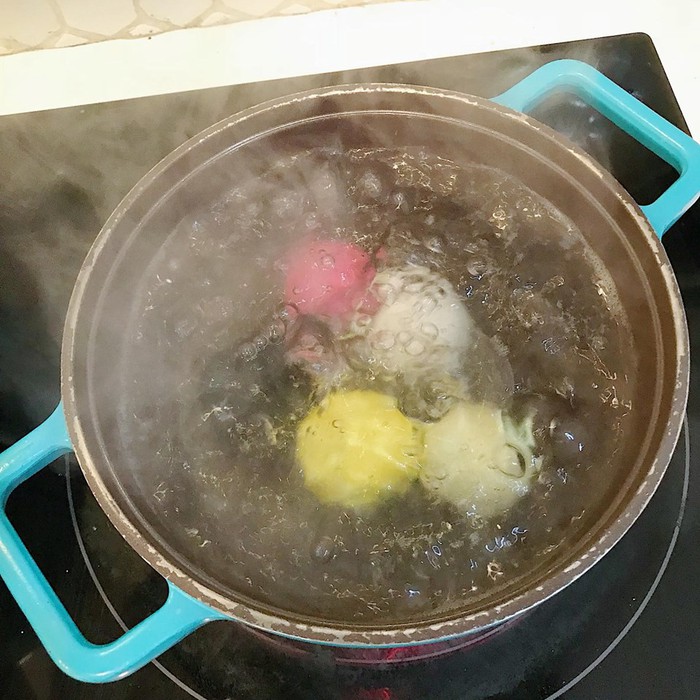 Làm bánh trôi ngũ sắc tết Hàn thực - Ảnh 14. Làm bánh trôi ngũ sắc tết Hàn thực - Ảnh 14.