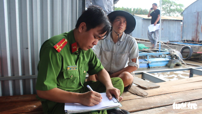 Phát hiện đò du lịch trôi dạt trên sông Tiền, cô lái đò mất tích - Ảnh 2.