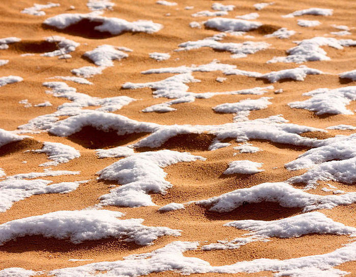 Chuyện khó tin: tuyết rơi phủ trắng sa mạc Sahara - Ảnh 5.