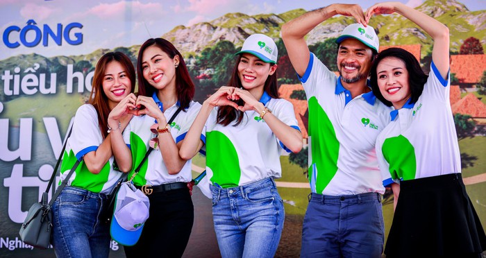 Phan Anh, Hoàng Thùy, Mâu Thủy lên núi xây trường Hiểu về trái tim - Ảnh 2. Phan Anh, Hoàng Thùy, Mâu Thủy lên núi xây trường Hiểu về trái tim - Ảnh 2.