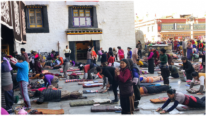 Ấn tượng nghi thức tam bộ ngũ thể nhập địa ở Tây Tạng - Ảnh 2.