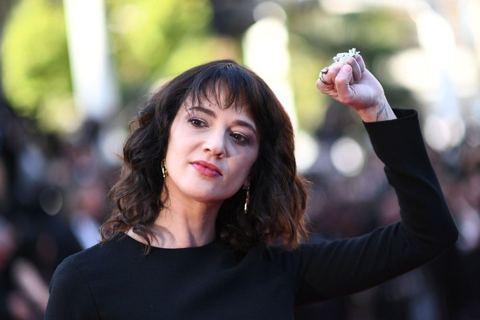 Asia Argento nhắc lại việc từng bị Harvey Weinstein hiếp ở Cannes - Ảnh 1.