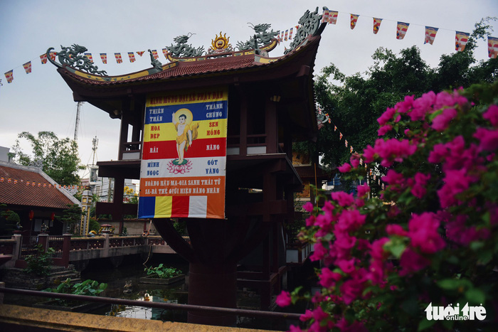 Mùa Phật Đản đi lễ chùa Một Cột tại Sài Gòn - Ảnh 5.