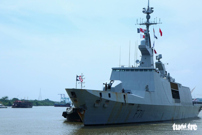 Tàu sân bay trực thăng hiện đại nhất của Pháp ghé Sài Gòn - Ảnh 3. Tàu sân bay trực thăng hiện đại nhất của Pháp ghé Sài Gòn - Ảnh 3.