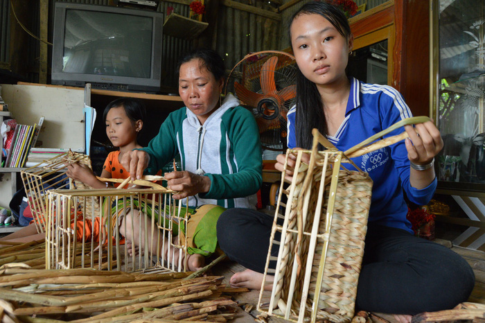 Con muốn đi học dù có vất vả thế nào - Ảnh 1.