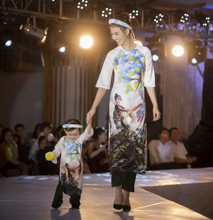 Chị ‘Nguyệt thảo mai’ lần đầu kể chuyện cổ tích bằng áo dài - Ảnh 4.