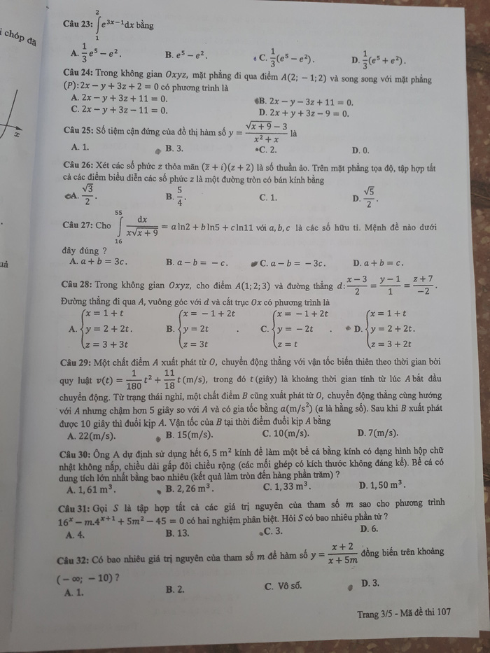 Thí sinh than đề thi toán THPT quốc gia dài và khó, nhiều em bật khóc - Ảnh 29.