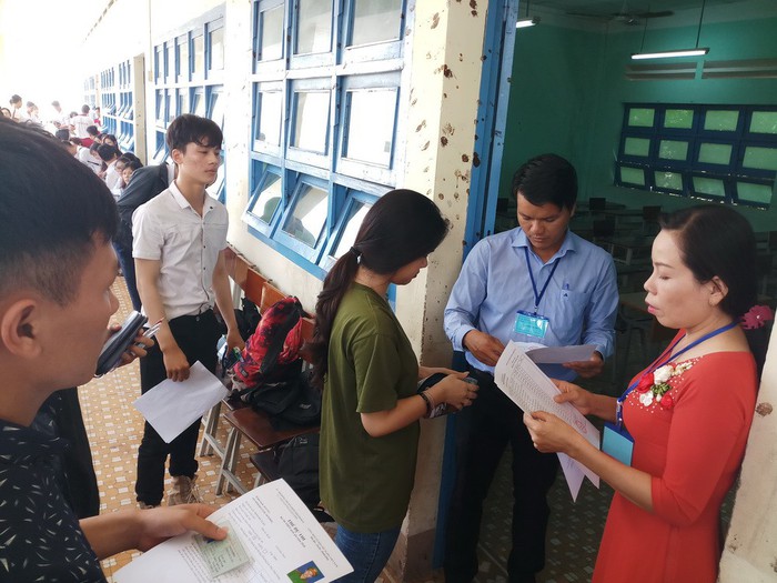 Thí sinh thoải mái bước vào thi toán THPT quốc gia 2018 - Ảnh 6.