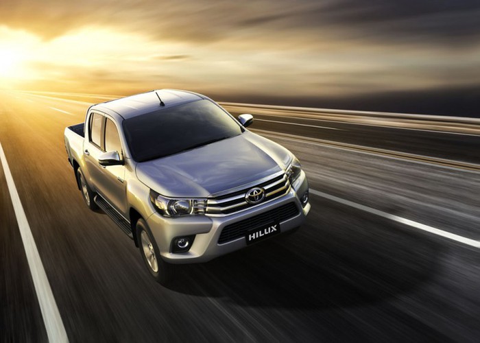 Bán không chạy, Toyota Hilux 2018 vẫn tăng giá - Ảnh 1.