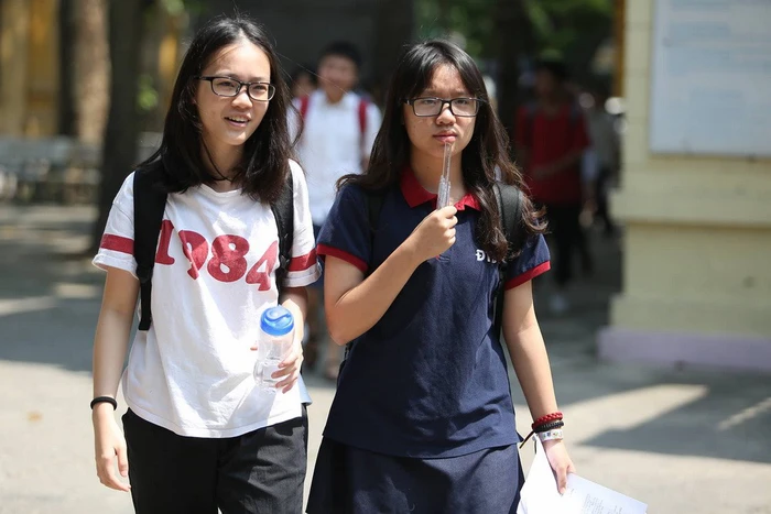 Nghi lộ đề văn tuyển sinh lớp 10, Hà Nội đang điều tra - Ảnh 1. Nghi lộ đề văn tuyển sinh lớp 10, Hà Nội đang điều tra - Ảnh 1.