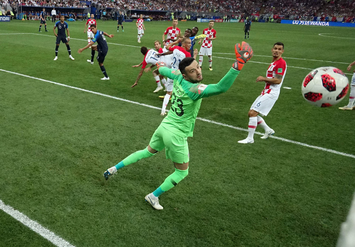 Mưa bàn thắng chung kết World Cup do thủ môn lười biếng của Croatia - Ảnh 4.