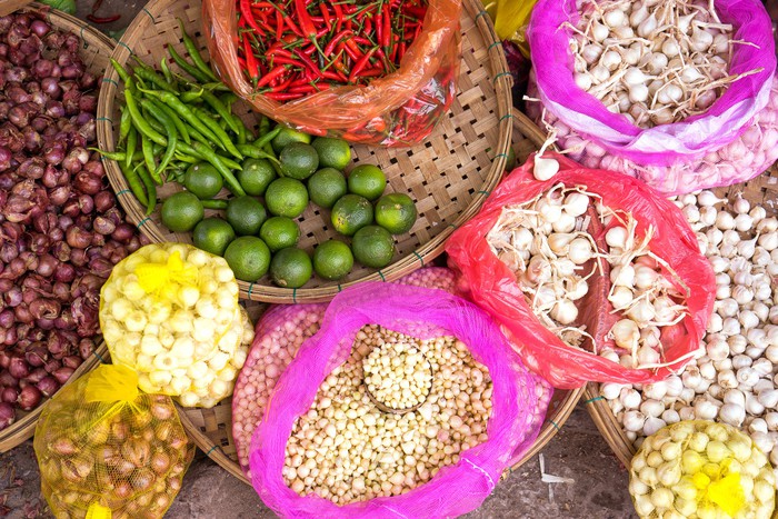 Cặp đôi rủ nhau bán hết tài sản, sống du mục mỗi nước 91 ngày - Ảnh 9.