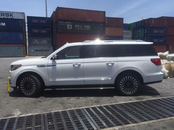 Siêu SUV Lincoln Navigator Black Label L 2018 đầu tiên đặt lốp đến Việt Nam - Ảnh 4.