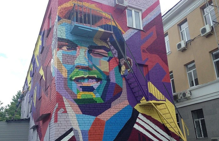 Thành phố ám quẻ, cầu thủ cứ lên hình graffiti là... về nước - Ảnh 1.