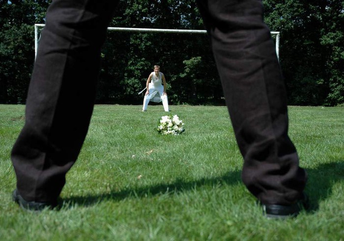 Cô dâu cấm khách mời xem World Cup trong đám cưới - Ảnh 1.