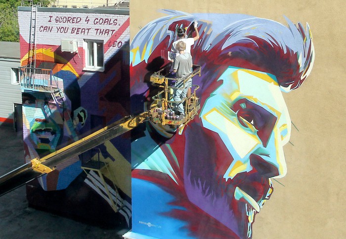 Thành phố ám quẻ, cầu thủ cứ lên hình graffiti là... về nước - Ảnh 3.