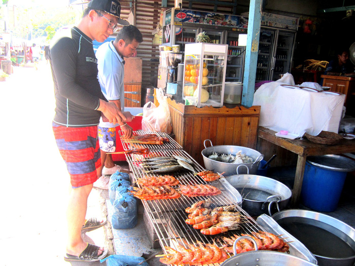 Đến đảo Koh Coral tắm biển và ăn hải sản - Ảnh 7.