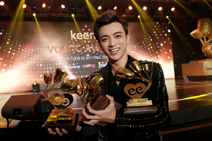 Soobin Hoàng Sơn lập hattrick tại Keeng Young Awards 2017 - Ảnh 1.