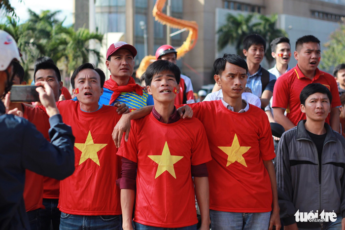 Người hâm mộ đội U-23 Việt Nam chờ trận bán kết lịch sử - Ảnh 22.