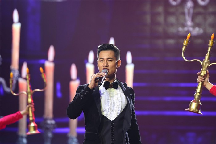 Mỹ Tâm e ấp áo dài Hà Nội, Thu Minh bốc lửa với Chuông gió - Ảnh 13. Mỹ Tâm e ấp áo dài Hà Nội, Thu Minh bốc lửa với Chuông gió - Ảnh 13.