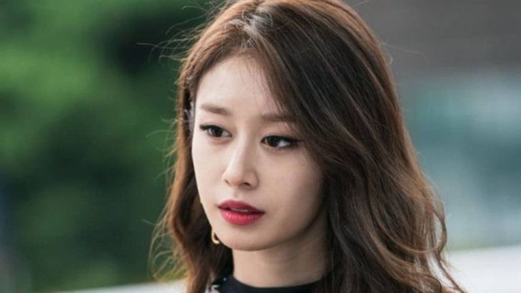 Jiyeon sang chấn tâm lý sau khi bị fan cuồng dọa giết